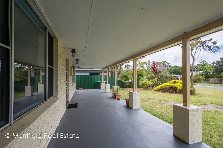 9 Maitland Avenue, Little Grove WA 6330, Image 2