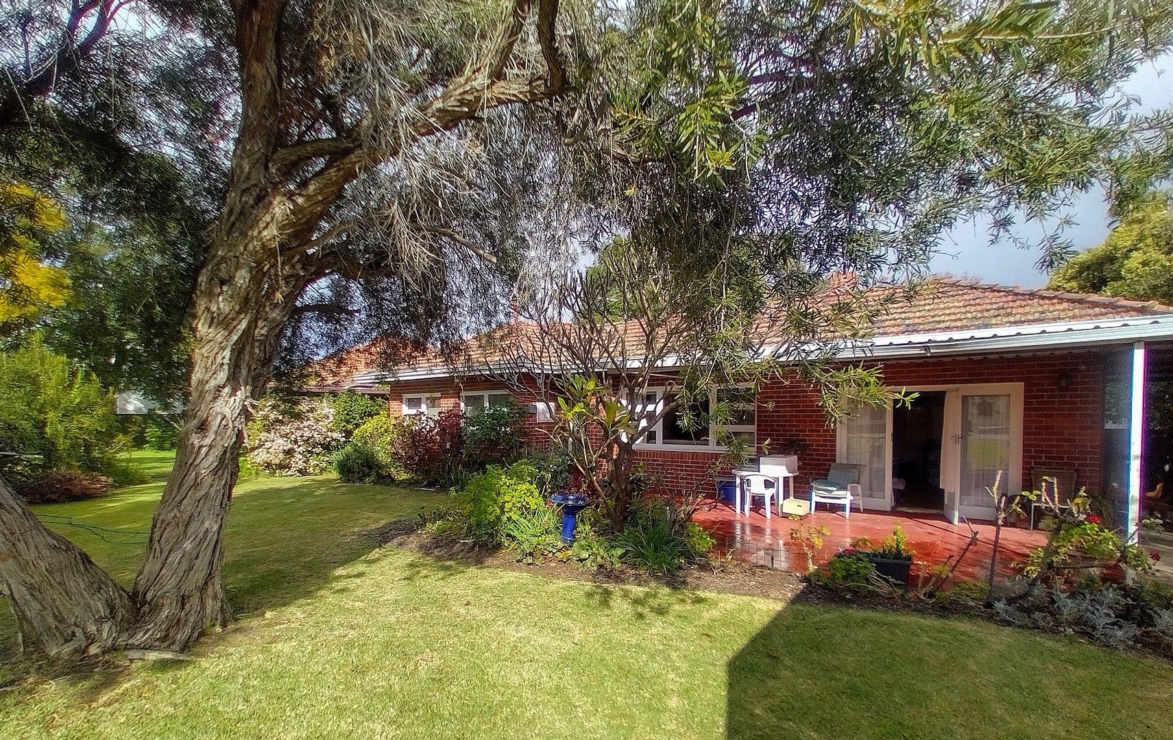3 bedrooms House in 71 Ardross Street APPLECROSS WA, 6153