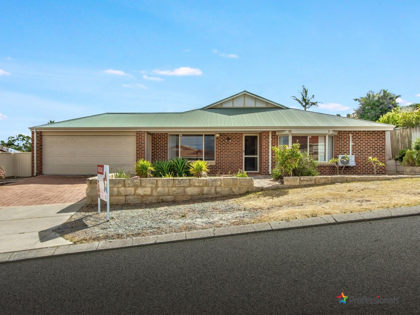 7 bedrooms House in 9 Northecut Rise PARMELIA WA, 6167
