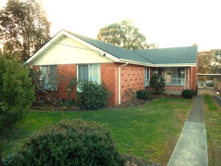 3 bedrooms House in 43 Rochdale Drive BURWOOD EAST VIC, 3151