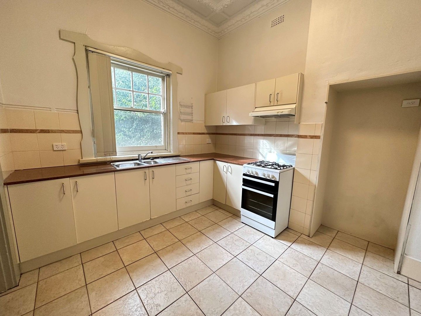 2 bedrooms Apartment / Unit / Flat in 2/325 Dandenong Road PRAHRAN VIC, 3181