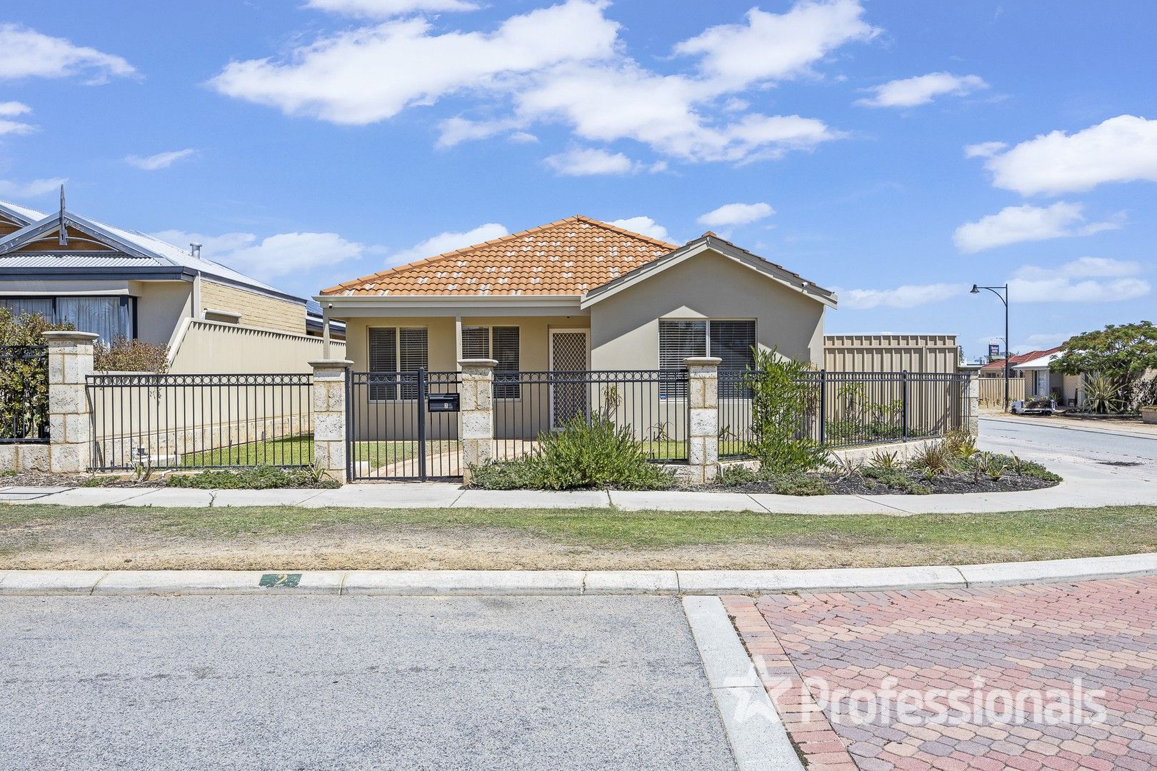 4 bedrooms House in 2 Carlin Way BUTLER WA, 6036