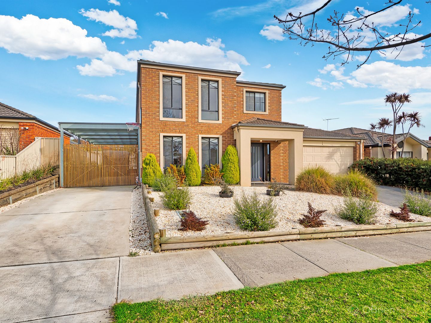43 Hunt Club Boulevard, Cranbourne East Property History & Address