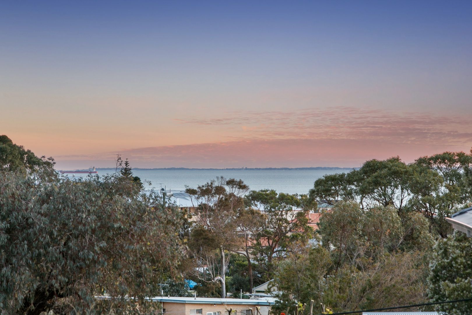 27 Kempenfeldt Avenue, Sorrento WA 6020, Image 2