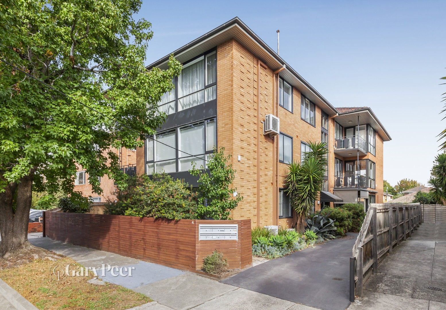 2 bedrooms Apartment / Unit / Flat in 4/4 Celeste Court ST KILDA EAST VIC, 3183