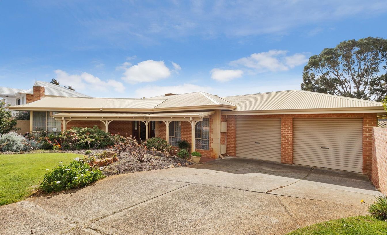 5 bedrooms House in 14 Mottee Road BATEMAN WA, 6150