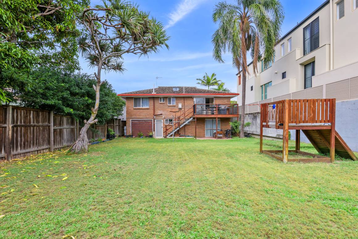 45 Peak Avenue Main Beach 4217 - Image 5