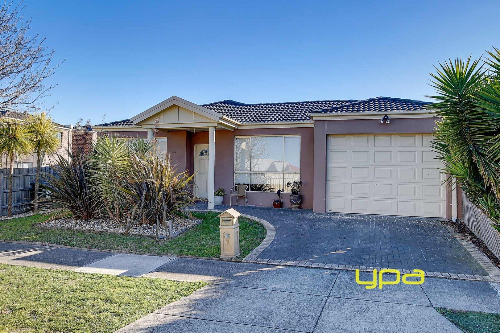 3 Pinelea Court, Roxburgh Park VIC 3064