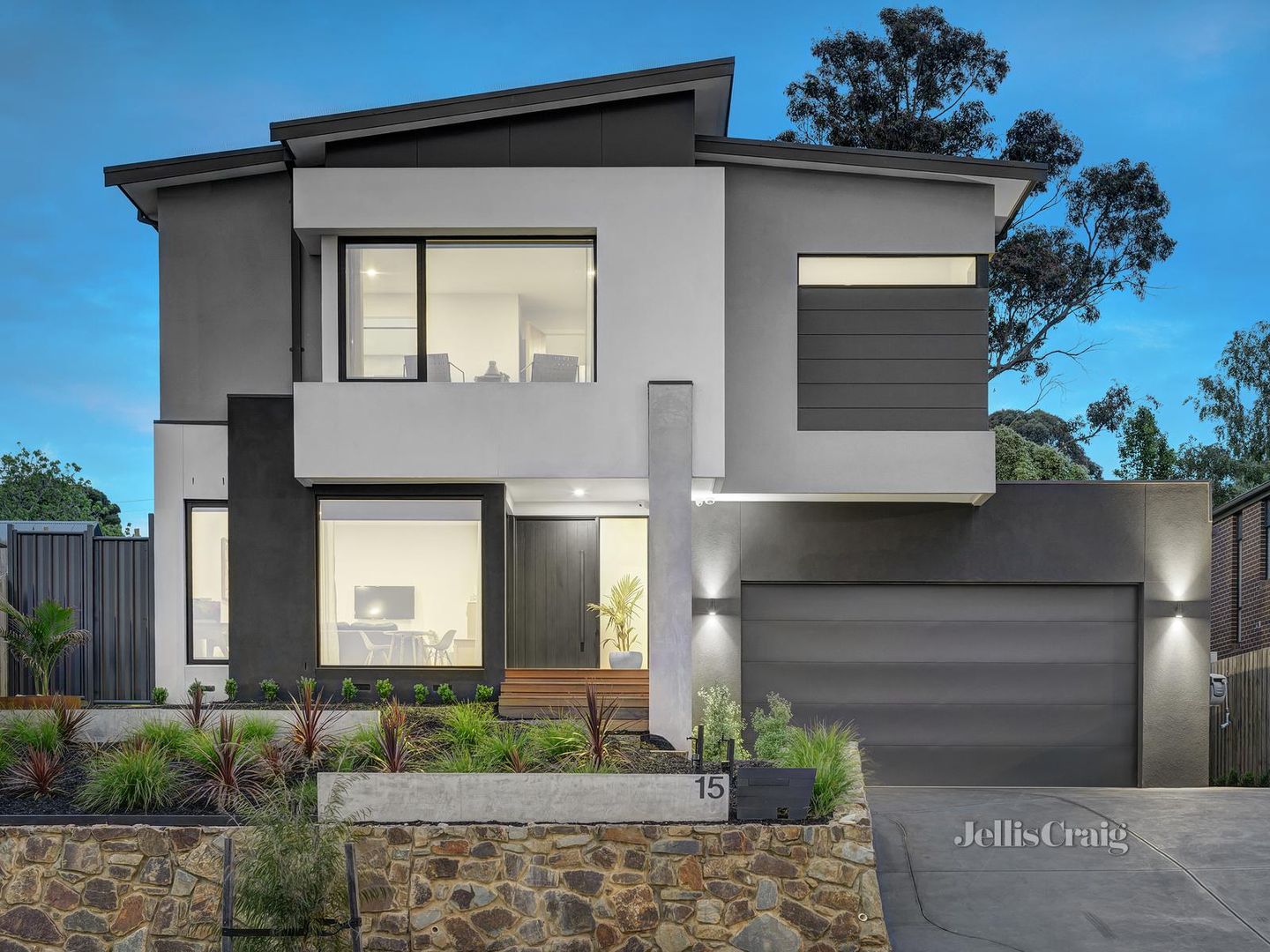 15 Locksley Road, Chirnside Park Property History & Address Research