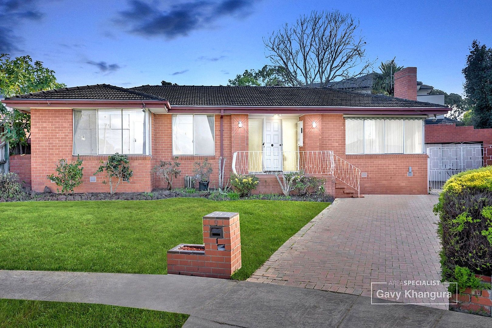 4 bedrooms House in 9 Edro Court BUNDOORA VIC, 3083