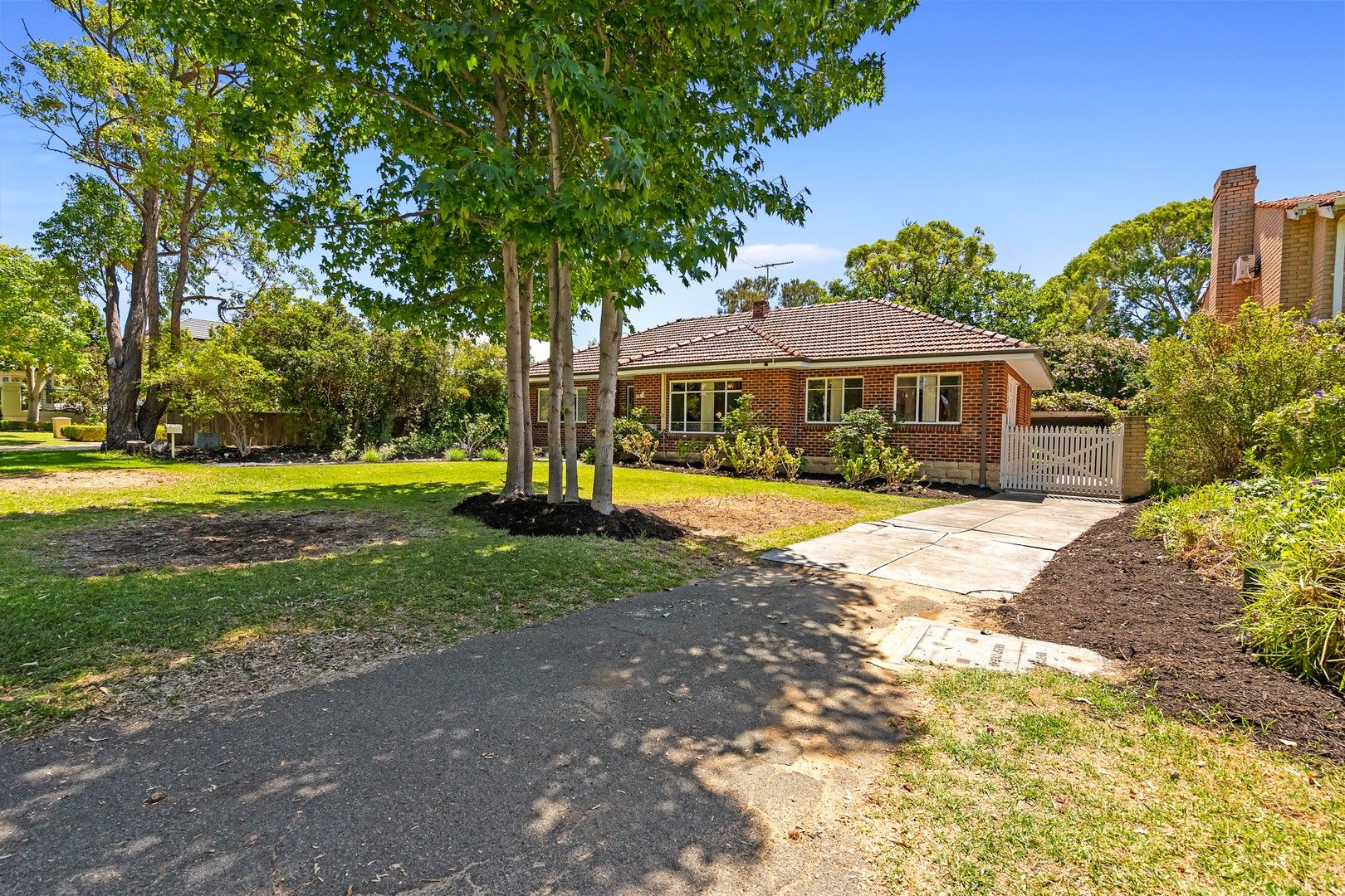 33 Watkins Road, Dalkeith WA 6009, Image 0