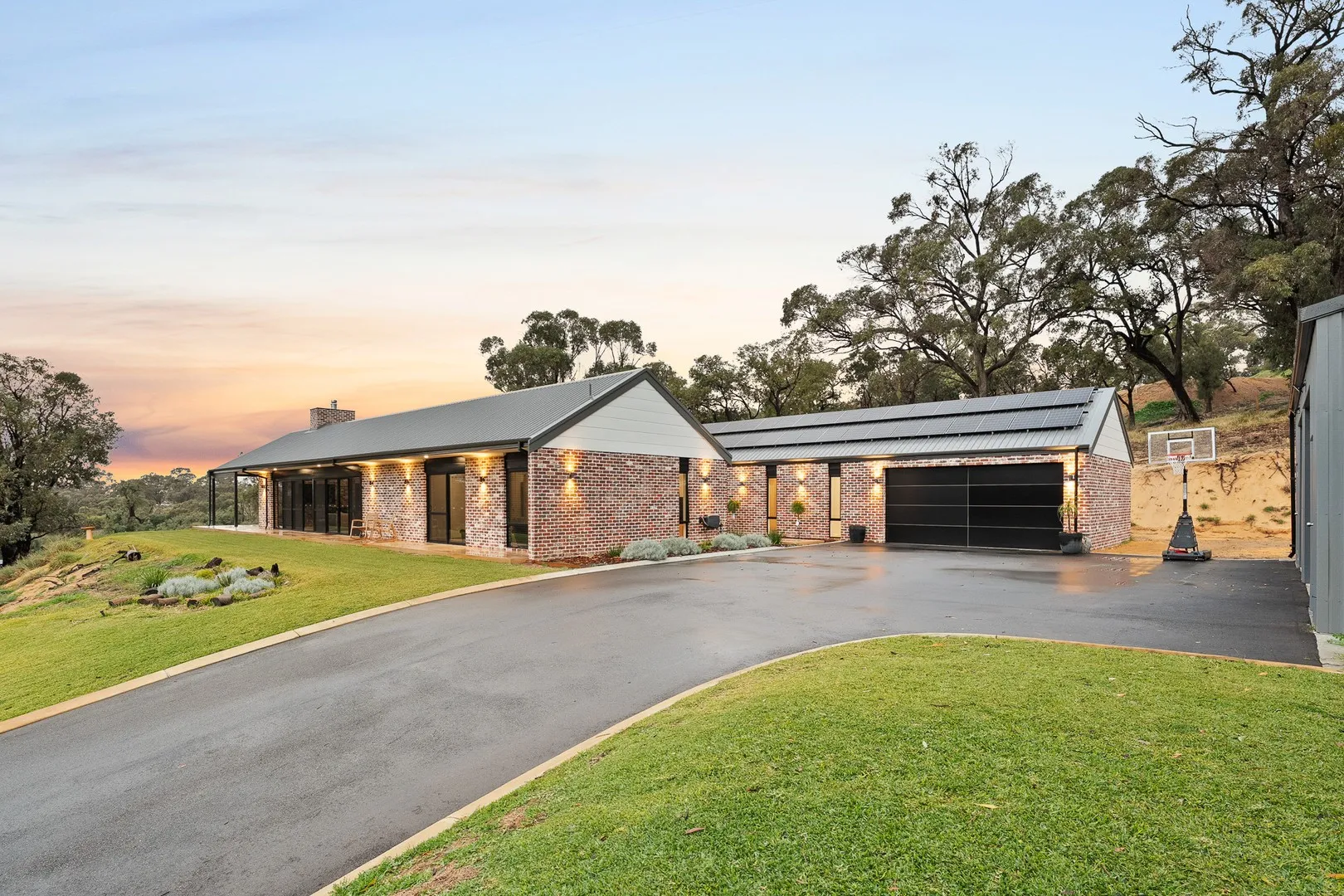 Contemporary Luxury on a Rare Lifestyle Block, Baldivis