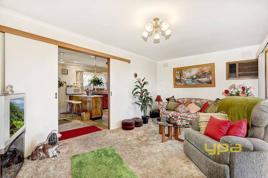 20 Trentham Drive, GLADSTONE PARK VIC 3043, Image 2