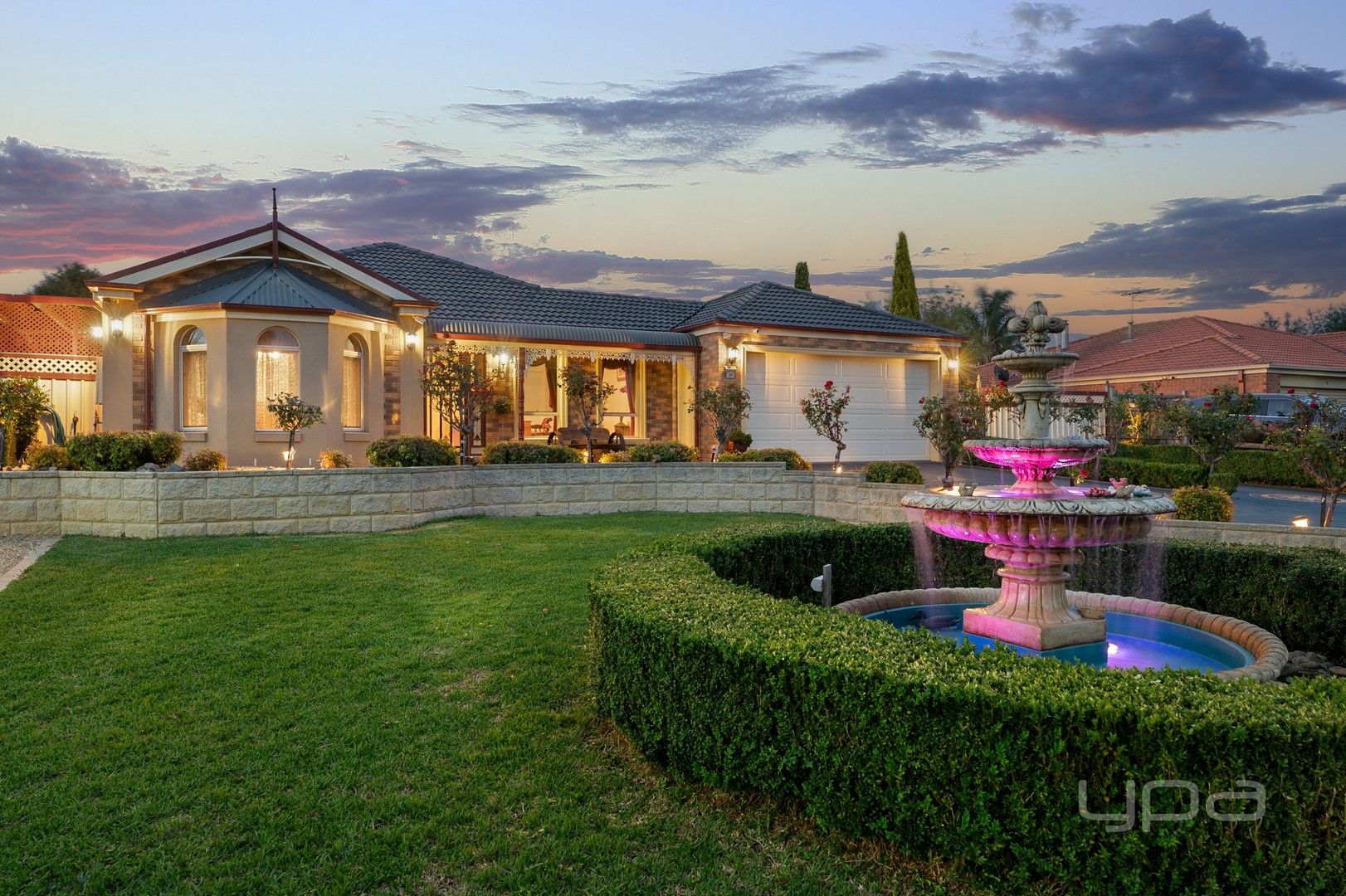 4 bedrooms House in 20 Sugarloaf Bend BROOKFIELD VIC, 3338