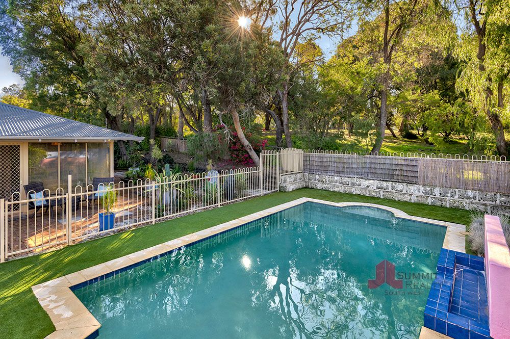 5 bedrooms House in 19 Whatman Way AUSTRALIND WA, 6233