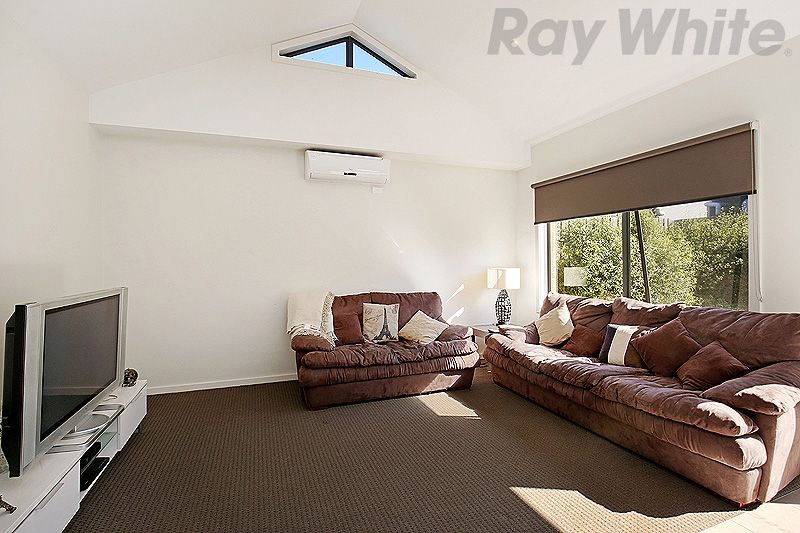 39 King Parrot Way, Whittlesea VIC 3757, Image 2