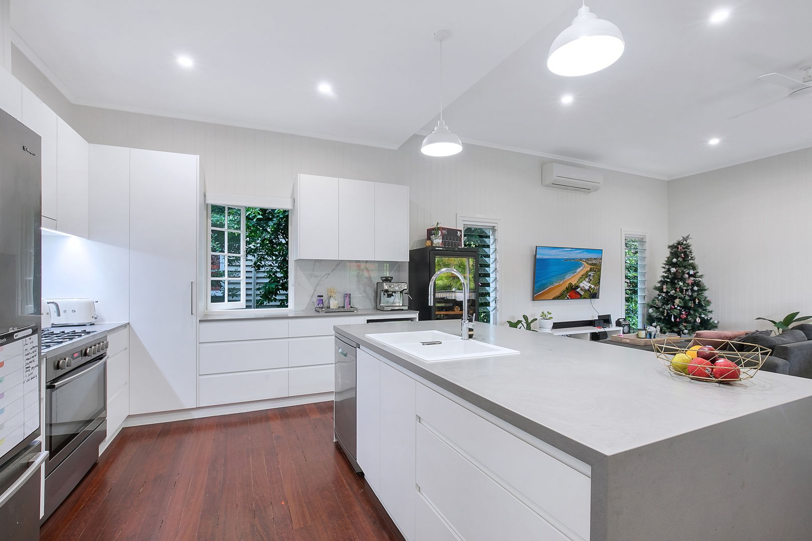 38 Barter Avenue, Holland Park QLD 4121 House For Rent 1,050 Domain