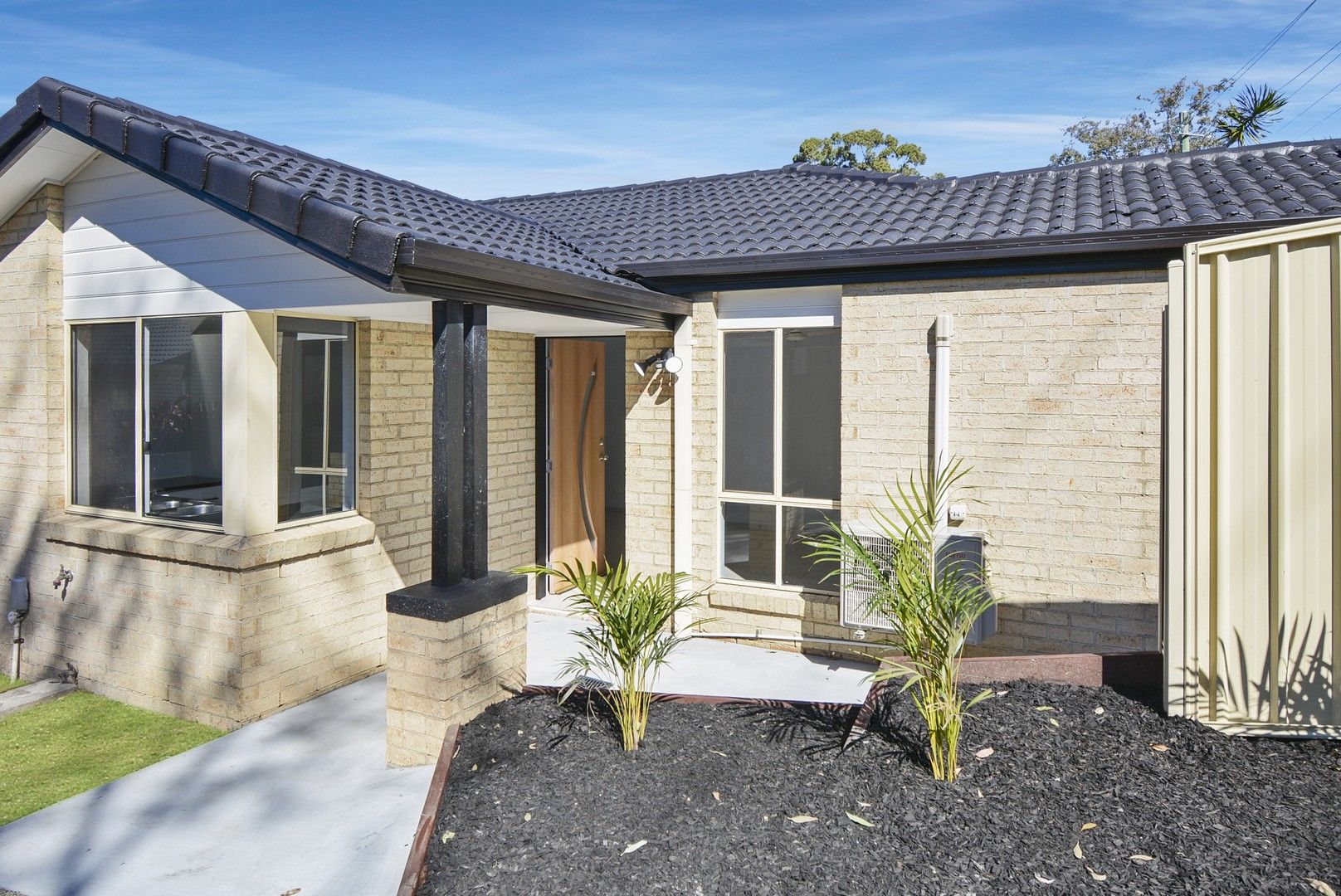 3 bedrooms Duplex in 1/499 Pine Ridge Road RUNAWAY BAY QLD, 4216