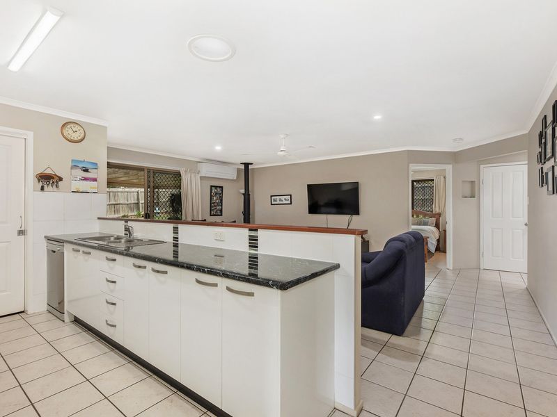 11 Comona Court, Wulkuraka QLD 4305, Image 2