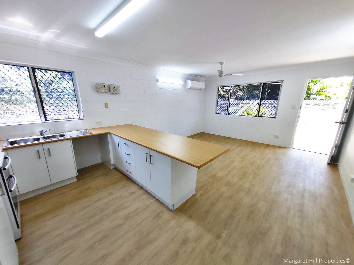 1/77 Queens Rd, Hermit Park QLD 4812, Image 2