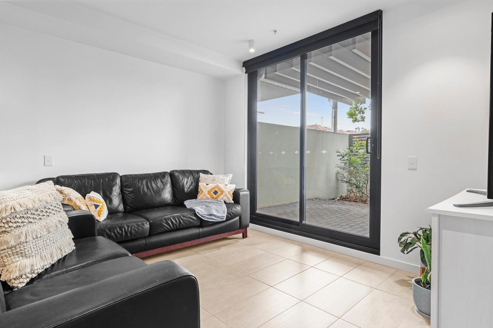 6/46 Fehon Street, Yarraville VIC 3013, Image 2