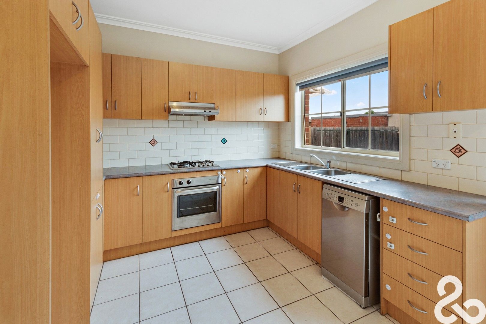 2 bedrooms Apartment / Unit / Flat in 4/23 Grimwade Street RESERVOIR VIC, 3073