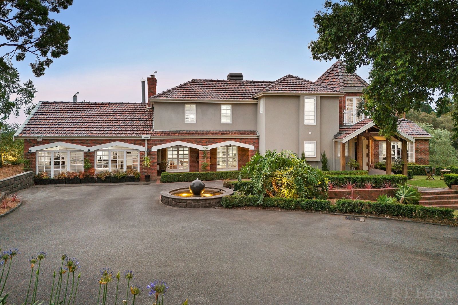 4 bedrooms House in 25 Bells Hill Road RESEARCH VIC, 3095