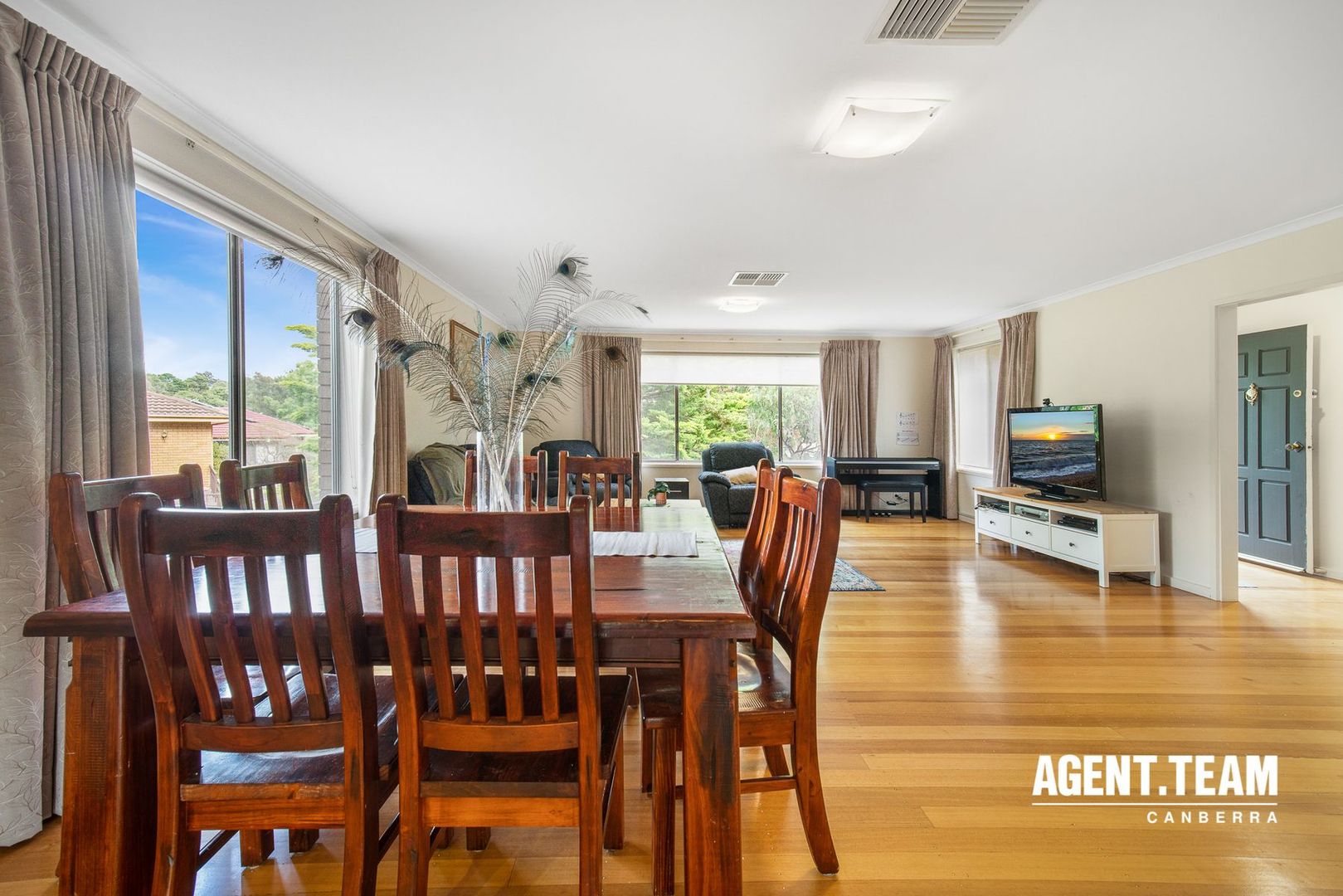 27 Kilby Crescent, Weetangera ACT 2614, Image 2