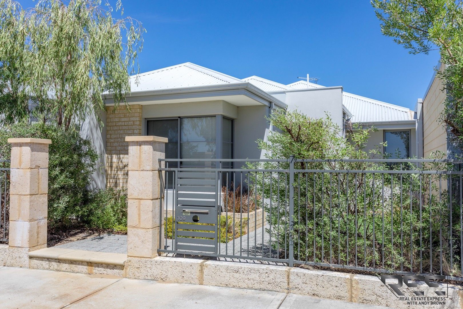 3 bedrooms House in 109 Broadway Boulevard PIARA WATERS WA, 6112