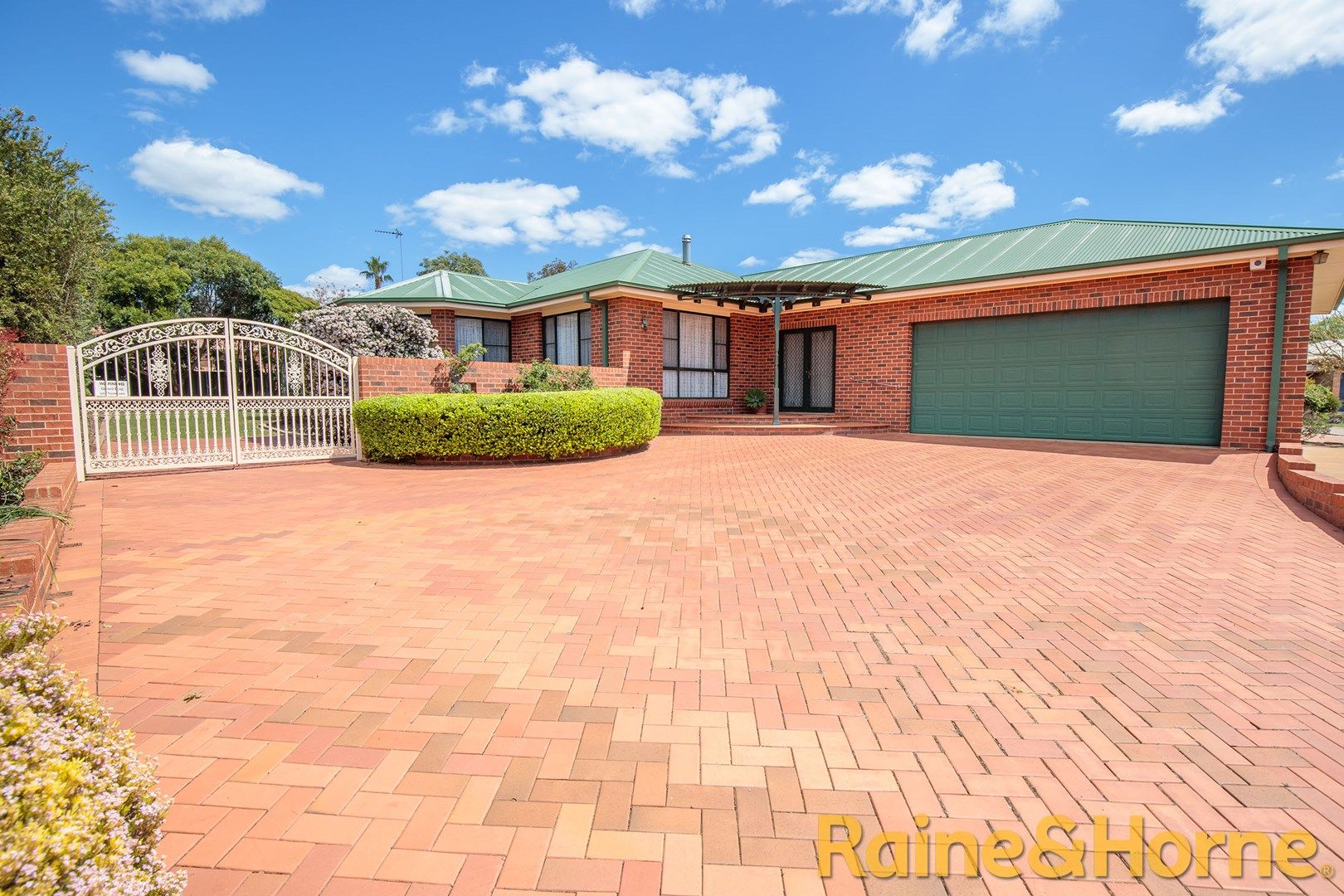 15 Poidevin Place, Dubbo NSW 2830, Image 0