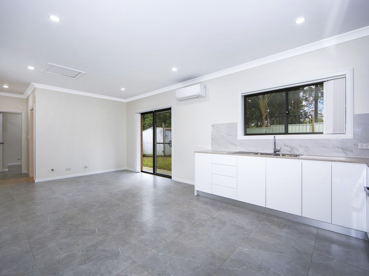 2 bedrooms House in 16B Fox Close KARIONG NSW, 2250