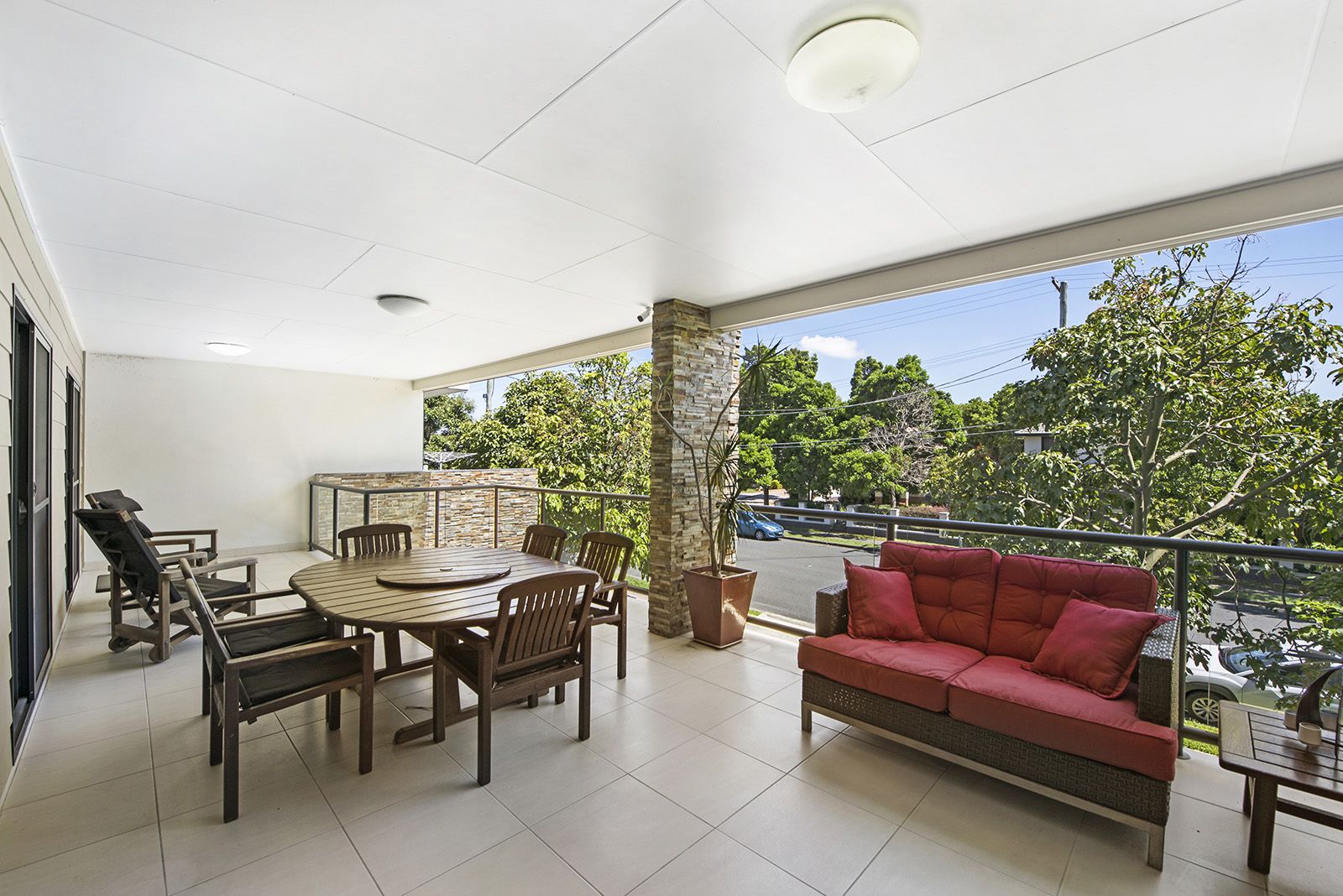 2 bedrooms Apartment / Unit / Flat in 2/147 Baringa St MORNINGSIDE QLD, 4170