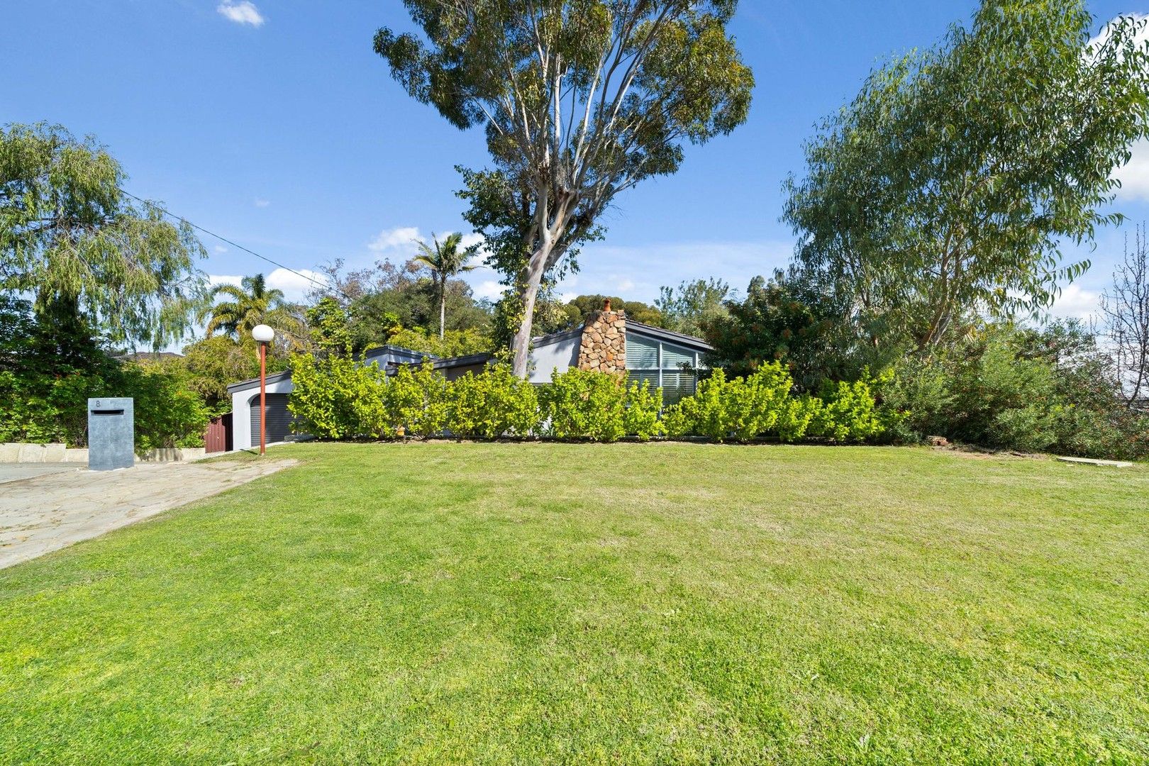 4 bedrooms House in 8 Yagoona Street DUNCRAIG WA, 6023