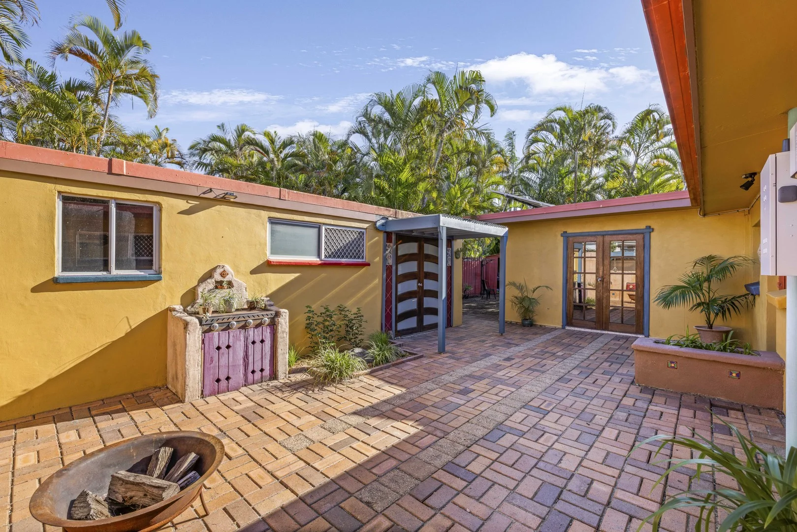 123 Allambi Avenue, Broadbeach Waters QLD 4218