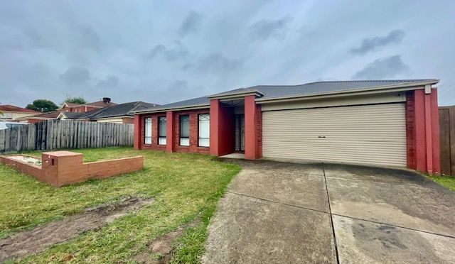 4 bedrooms House in 8 Serrata Street CRANBOURNE WEST VIC, 3977