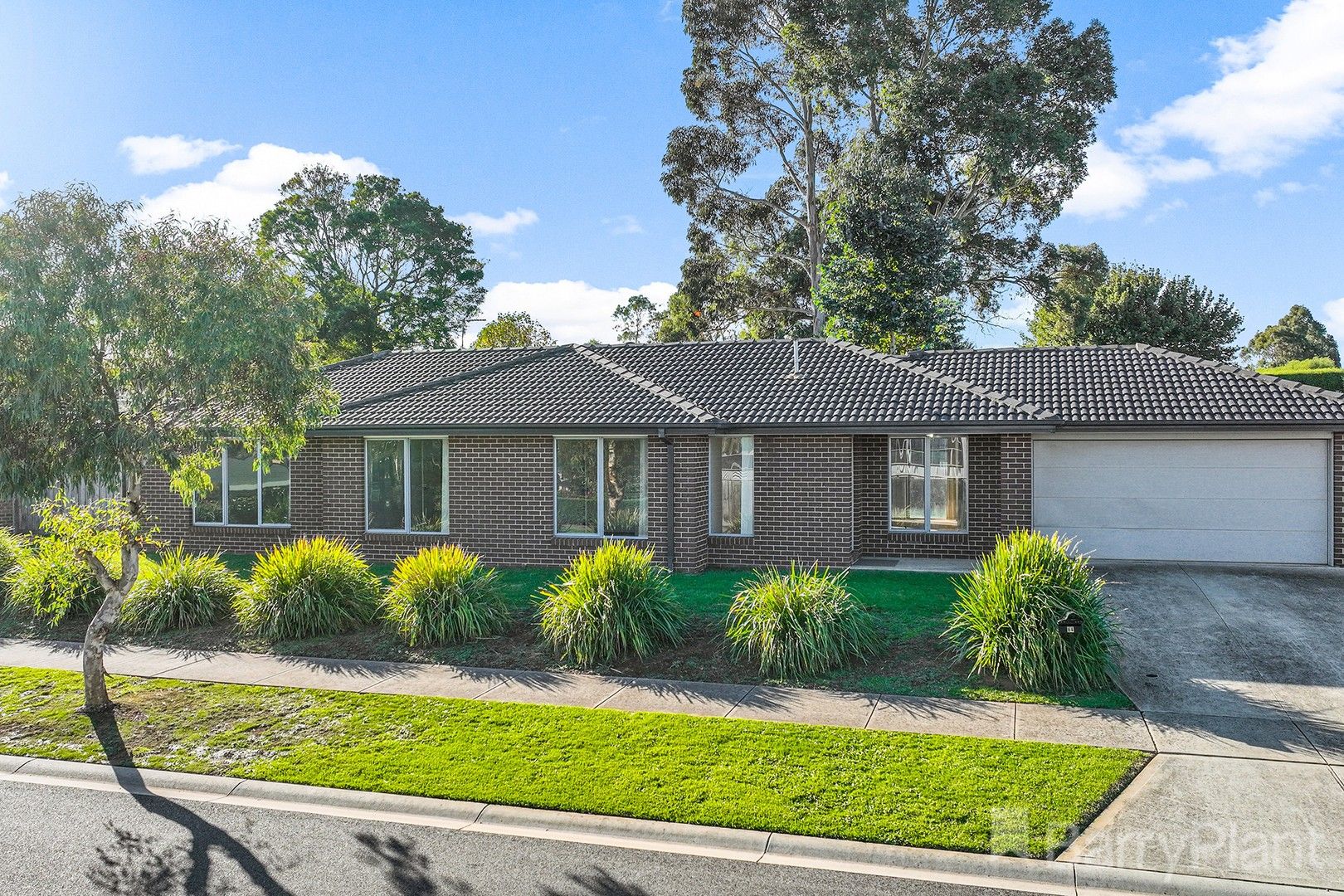 4 bedrooms House in 64 Manikato Drive DROUIN VIC, 3818