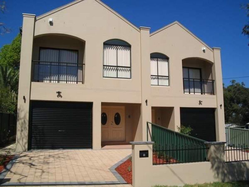 4 bedrooms Duplex in 15 Barry Avenue MORTDALE NSW, 2223