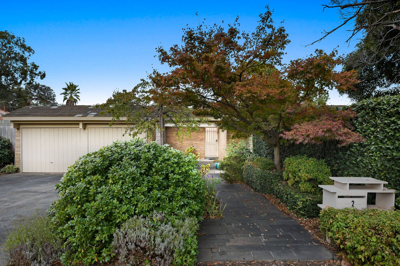 5 bedrooms House in 2 Sheringham Drive WHEELERS HILL VIC, 3150