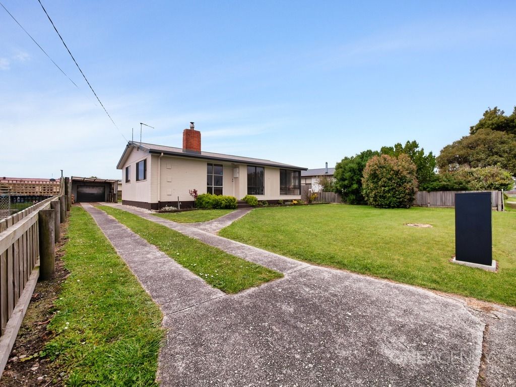 3 bedrooms House in 12 Dallas Court SMITHTON TAS, 7330