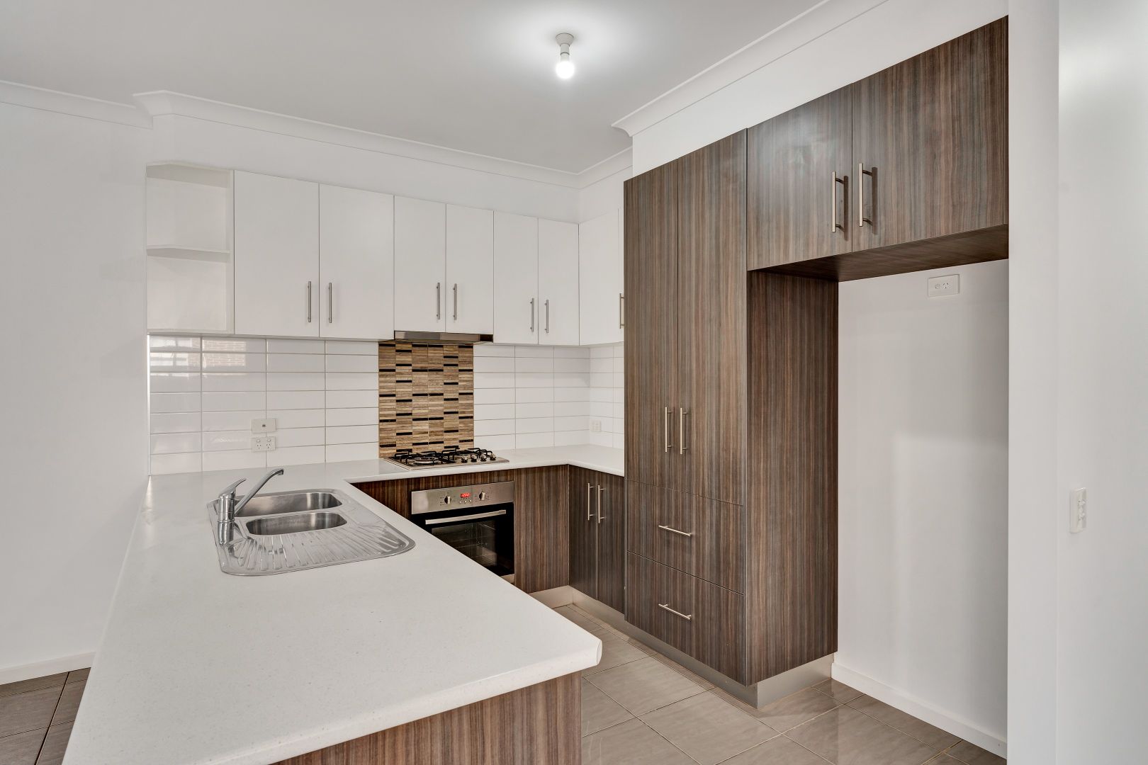 1/35 Red Robin Road, Truganina VIC 3029, Image 2