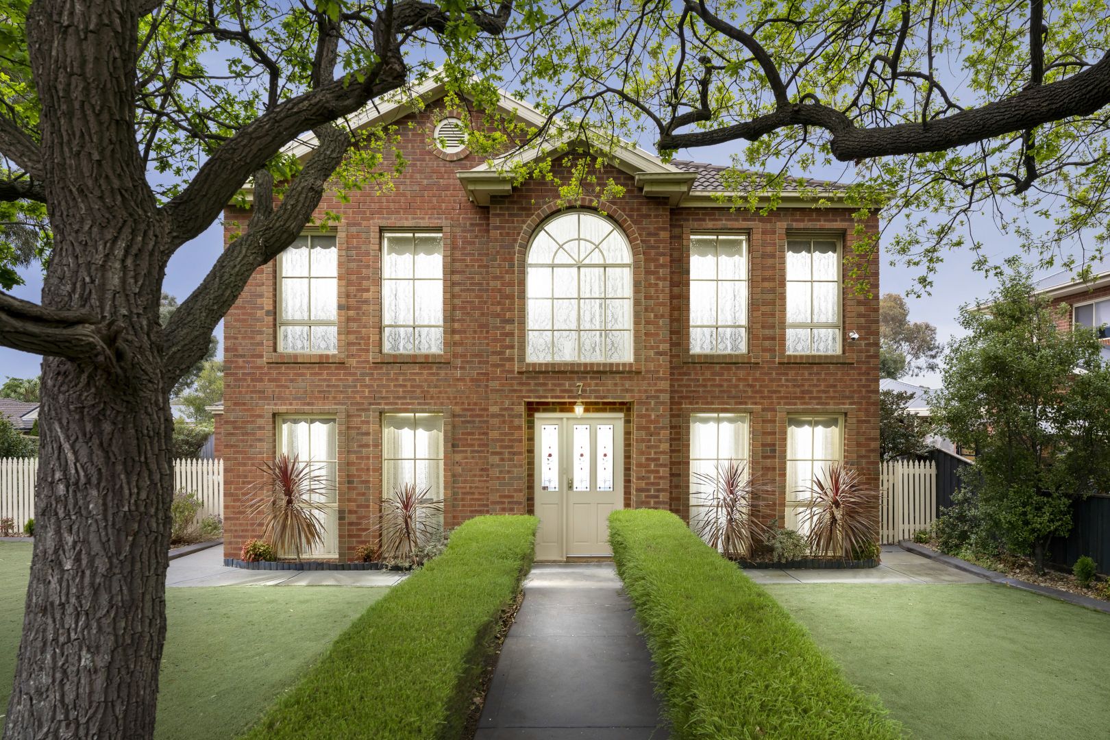 7 The Avenue , Sunbury Property History & Address Research Domain