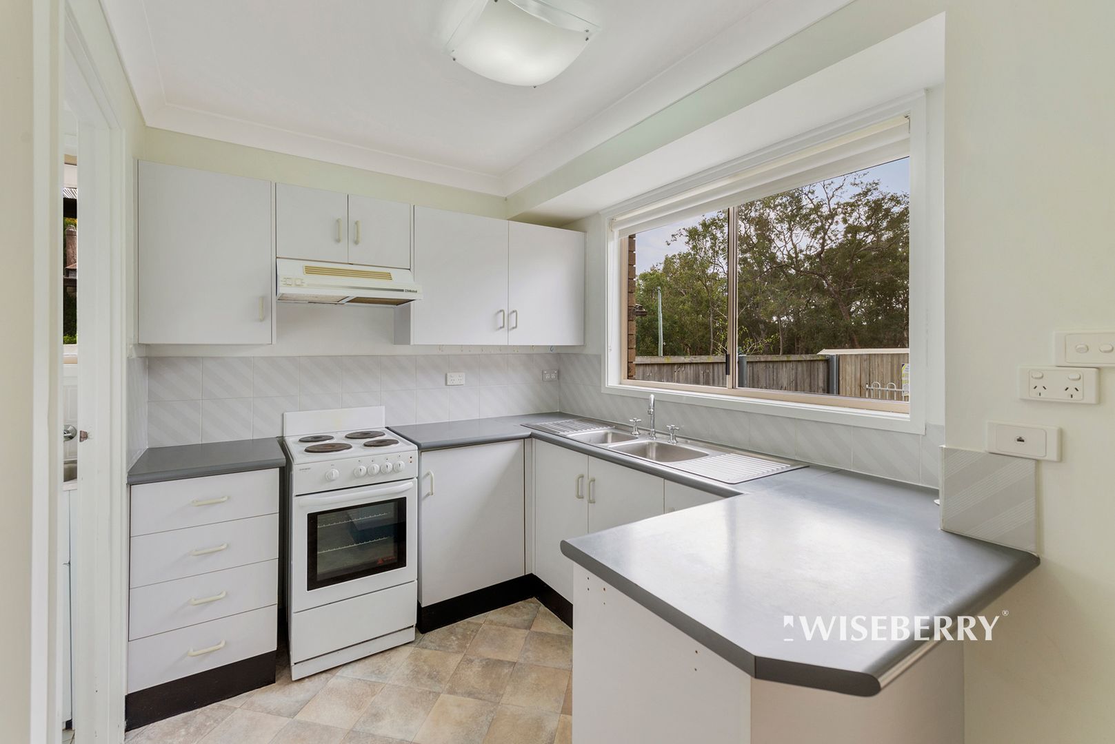 2 Elsinore Ave, Chain Valley Bay NSW 2259, Image 1