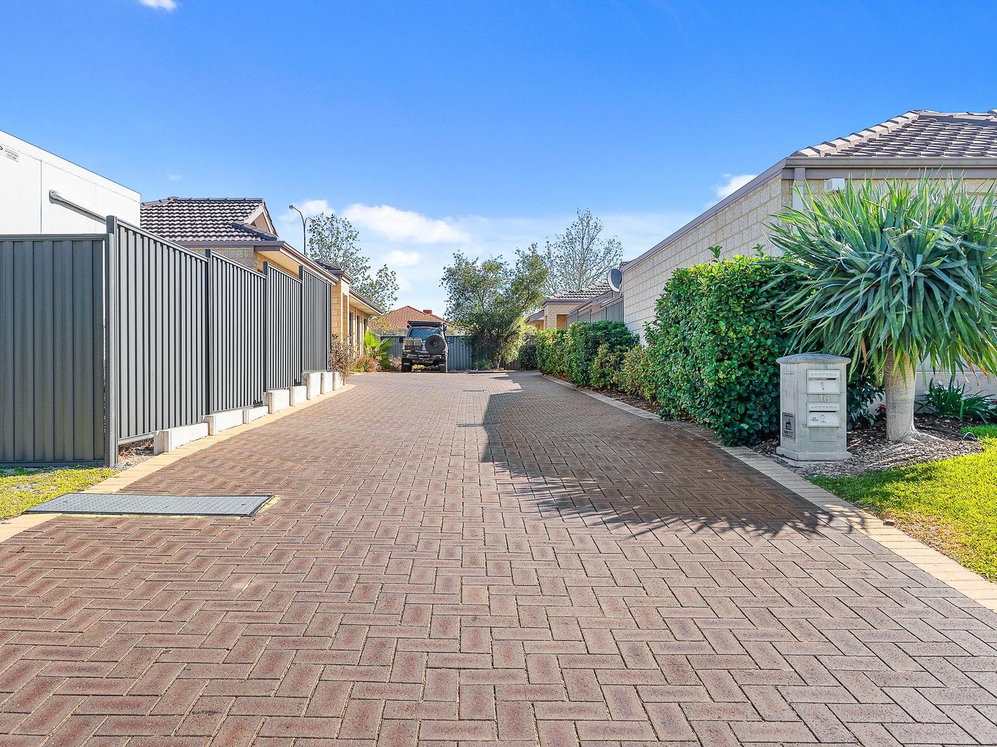 2/16 Dulegal Way, Aveley WA 6069, Image 2