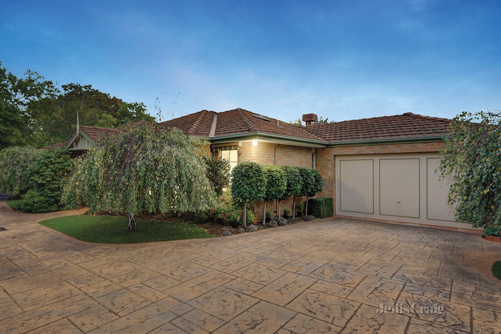 1/257 Mont Albert Road, Surrey Hills Property History & Address