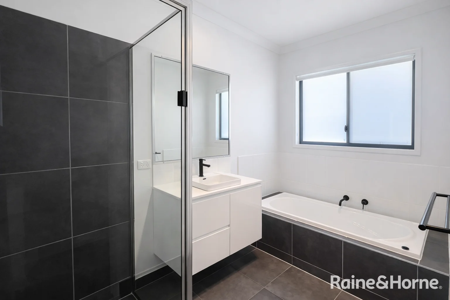 Additional image 13 of 10 Scampi Drive, Clinton QLD 4680