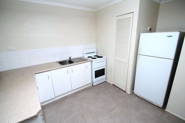 2 bedrooms Apartment / Unit / Flat in 2/18 Geraldine Street WEST GLADSTONE QLD, 4680
