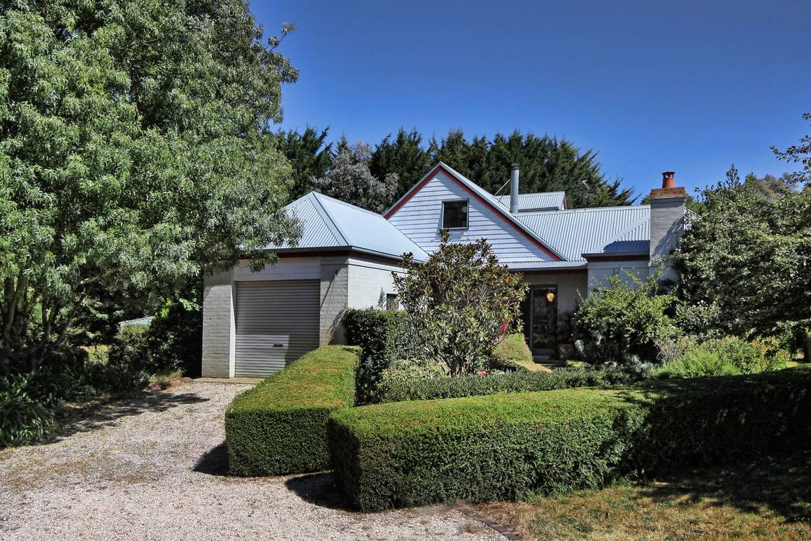 Picture of 8 Scotia Place, WOODEND VIC 3442