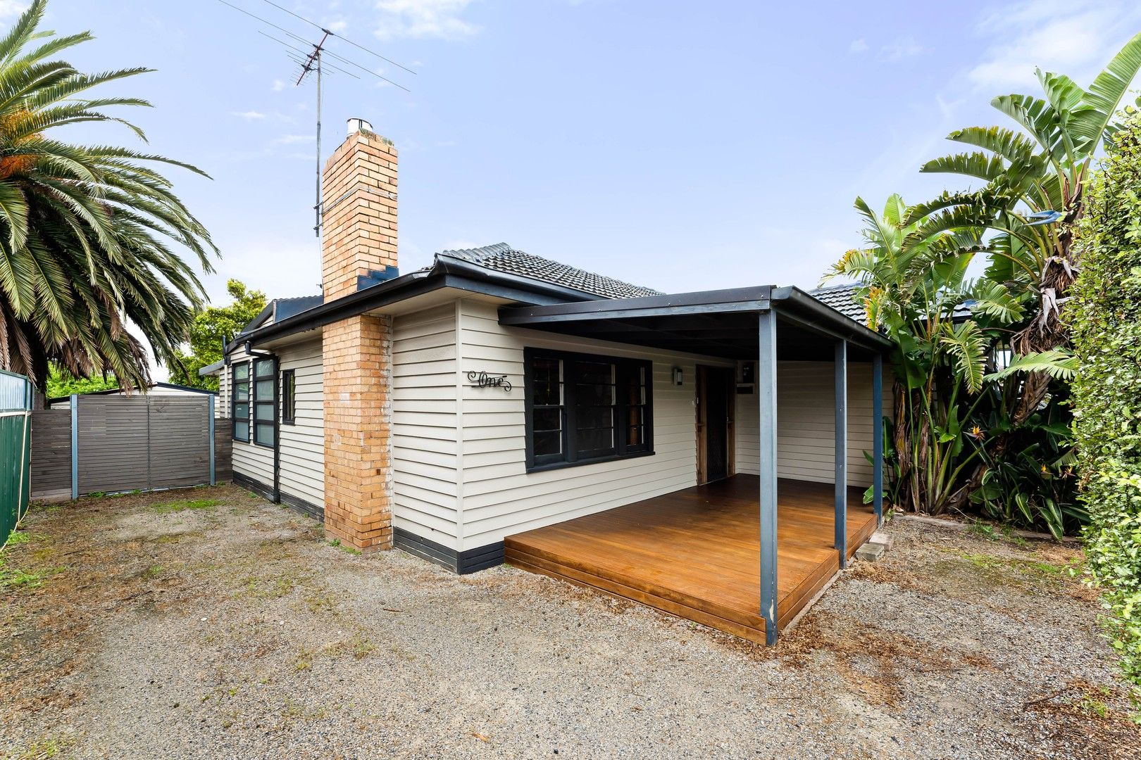 4 bedrooms House in 1 Dunbar Avenue SUNSHINE VIC, 3020