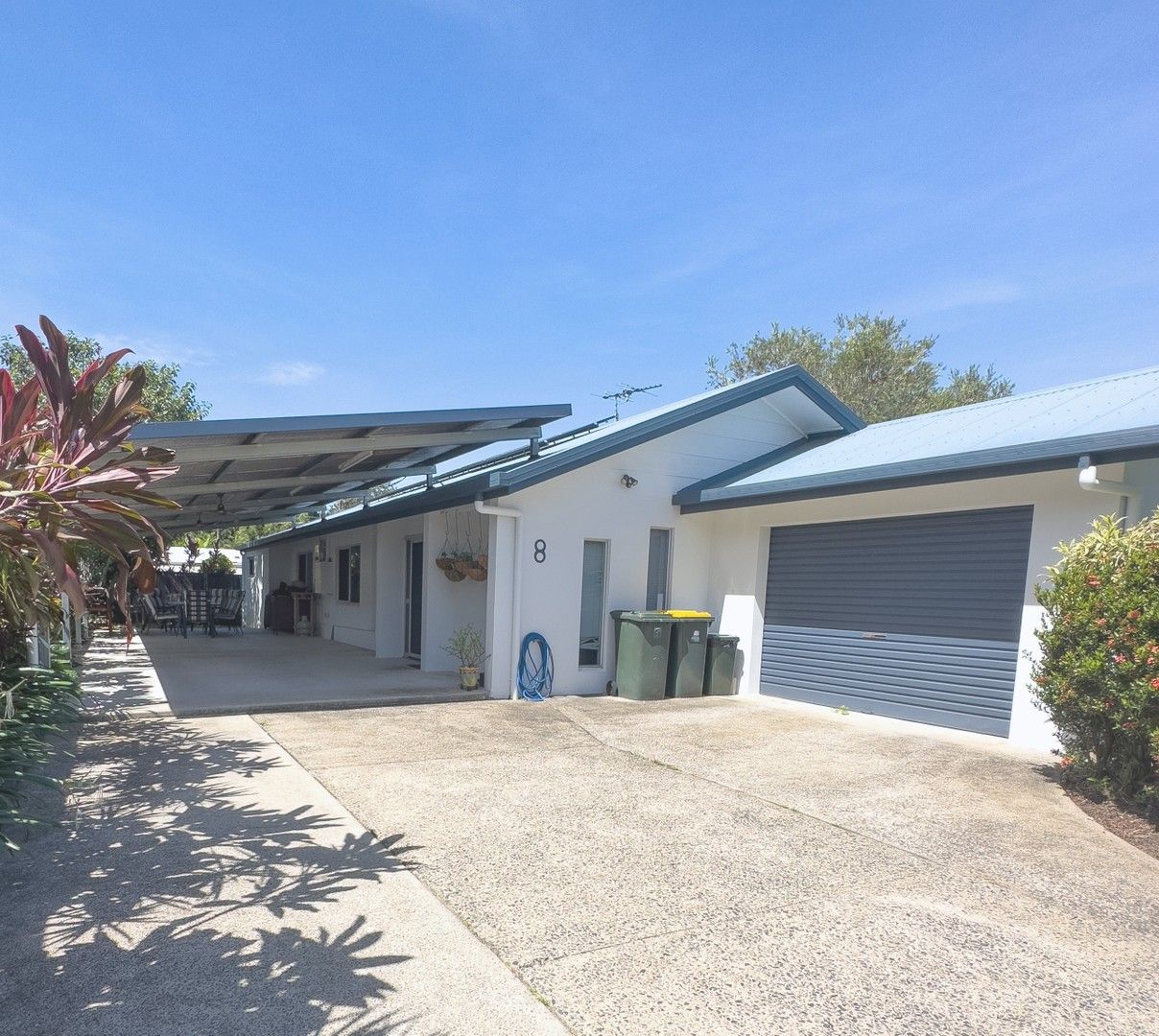 3 bedrooms House in 8 Serissa Street MOOROOBOOL QLD, 4870