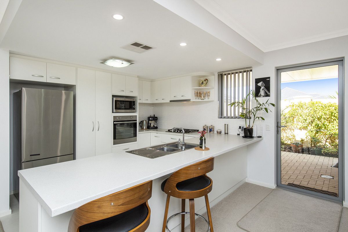 127/52 Bellambi Chase, Lakelands WA 6180, Image 2